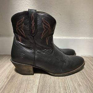 ARIAT low black leather cowboy boot